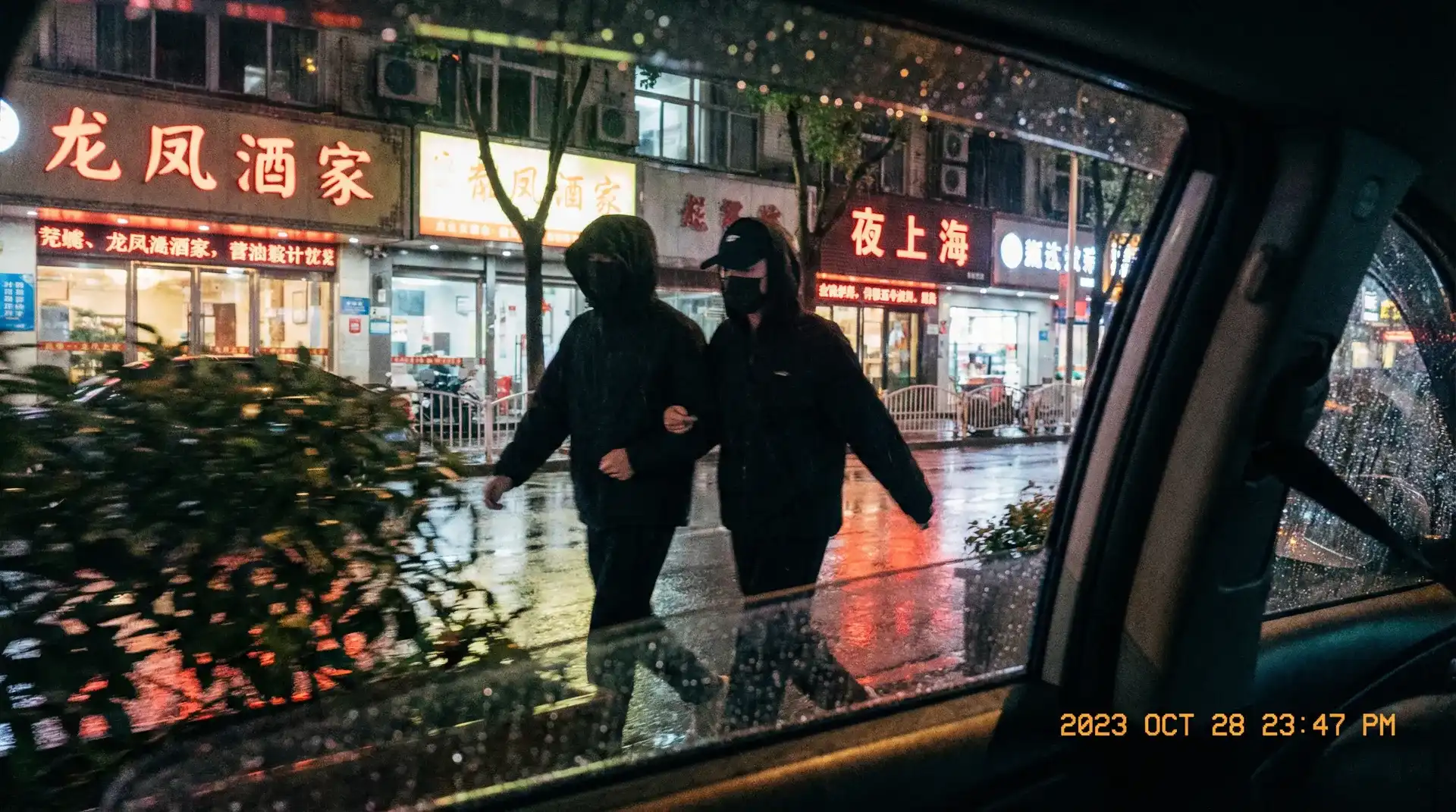 国产美女a片 - 顶流明星深夜密会现场抓拍照片